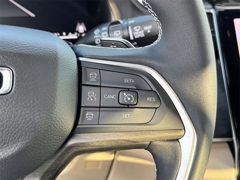 New 2025 Jeep Grand Cherokee Limited image 23