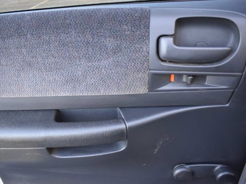 Used 2004 Dodge Dakota Sport w/ Deluxe Convenience Group image 12