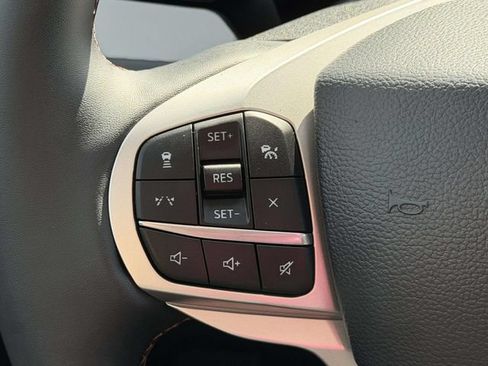 Used 2025 Ford Explorer Active RWD image 23