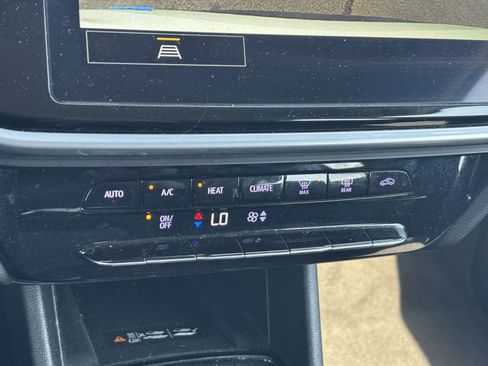 Used 2023 Chevrolet Bolt EUV LT image 7