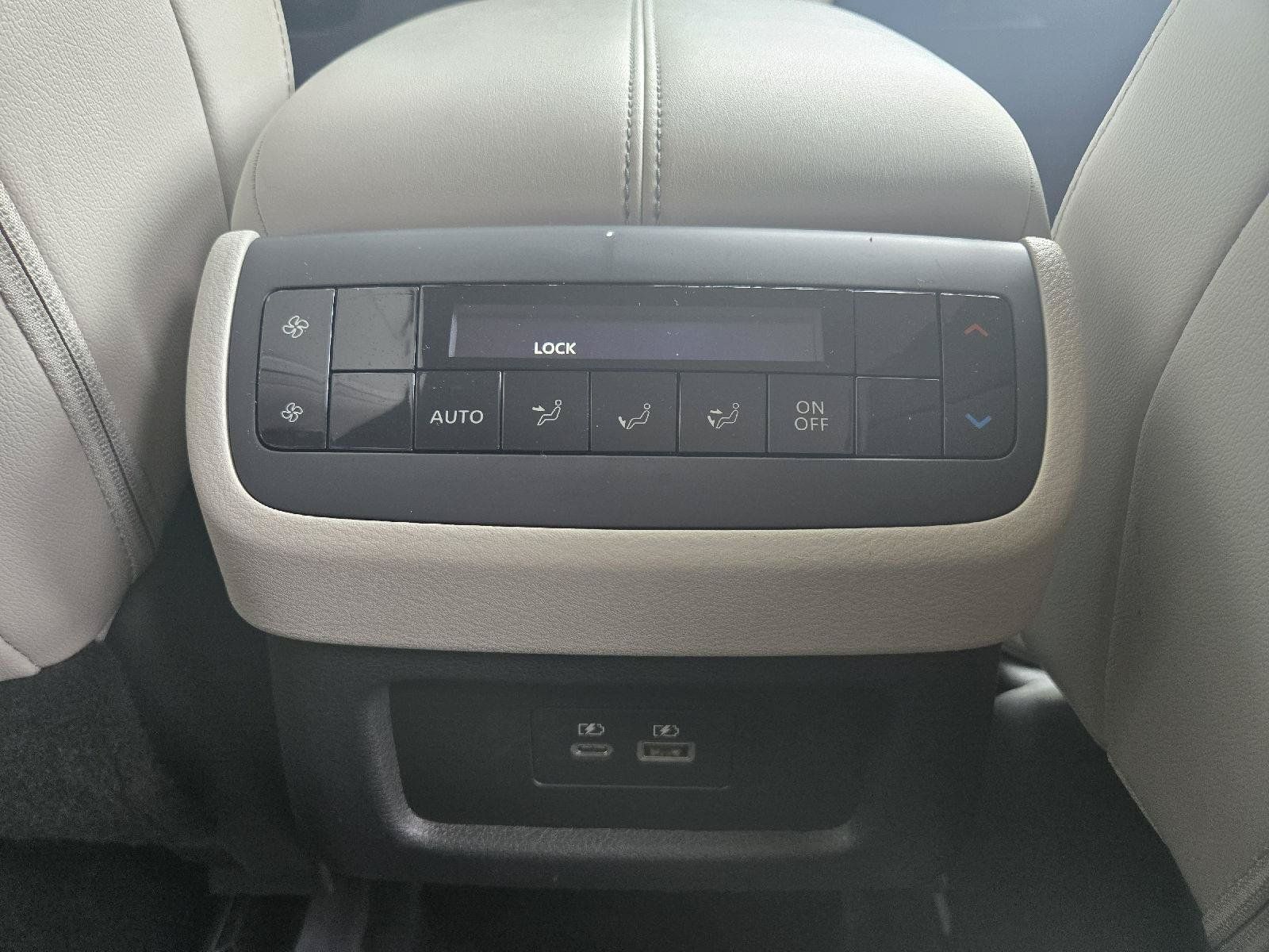 Used 2025 Nissan Pathfinder SL AWD/4WD image 29
