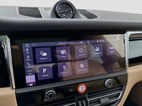 Used 2025 Porsche Macan image 15