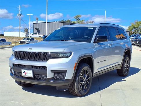 New 2025 Jeep Grand Cherokee L Altitude image 3