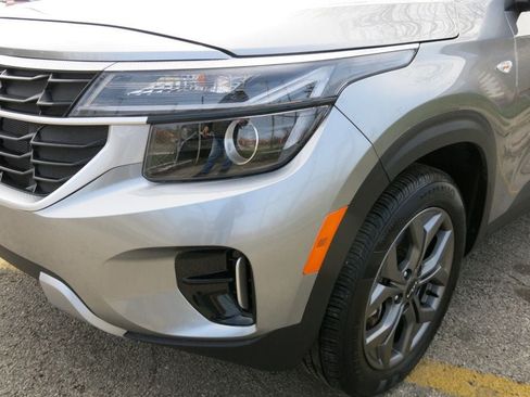 Used 2024 Kia Seltos LX AWD/4WD image 37