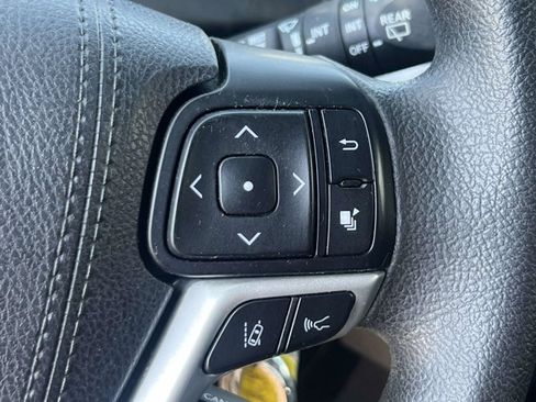 Used 2017 Toyota Highlander LE AWD/4WD image 19