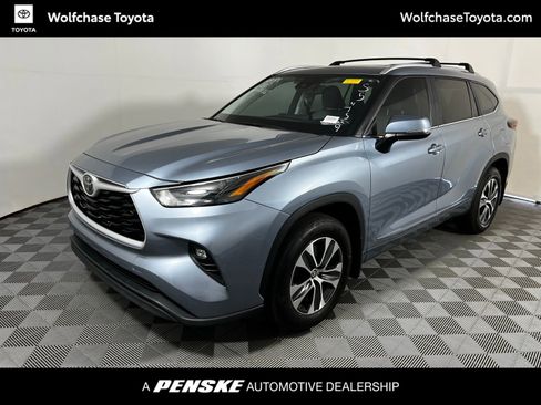Certified 2024 Toyota Highlander XLE FWD image 1