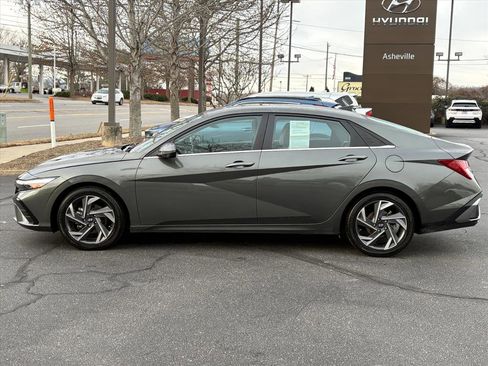 Certified 2024 Hyundai Elantra Limited image 3