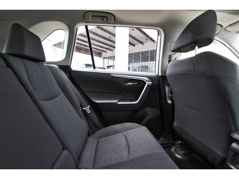 Used 2019 Toyota RAV4 XLE w/ Convenience Package FWD image 12