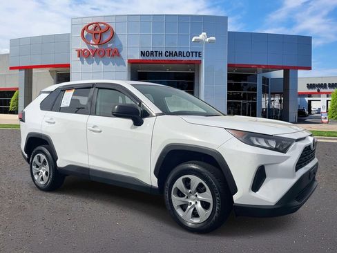 Used 2022 Toyota RAV4 LE image 1