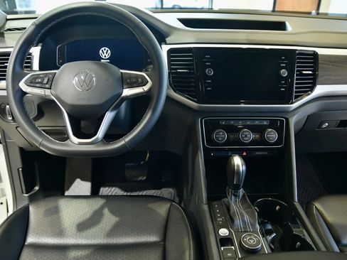 Used 2022 Volkswagen Atlas SE w/ Panoramic Sunroof Package AWD/4WD image 13