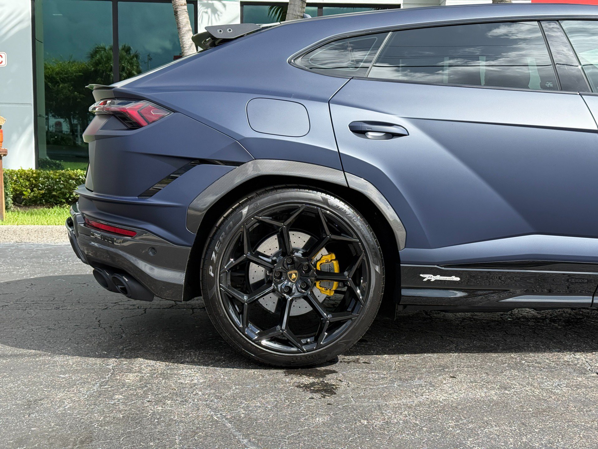 Used 2024 Lamborghini Urus Performante AWD/4WD image 4