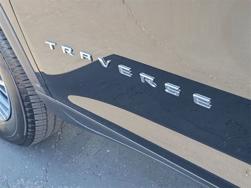 Used 2025 Chevrolet Traverse LT w/ Enhanced Driving Package image 31