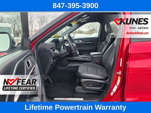 Used 2025 Ford Explorer ST-Line w/ ST-Line Street Pack image 17
