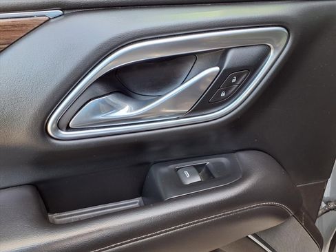 Used 2021 Chevrolet Suburban Z71 w/ Z71 Off-Road Package image 17