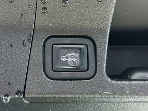 Used 2023 GMC Acadia SLT w/ Elevation Edition image 32