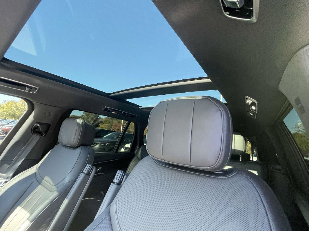Certified 2025 Land Rover Range Rover Long Wheelbase SE AWD/4WD image 10