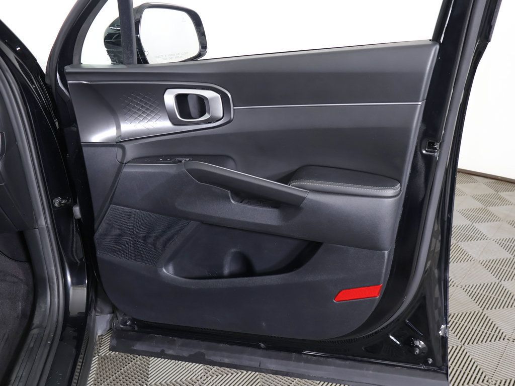 Used 2023 Kia Sorento LX FWD image 23