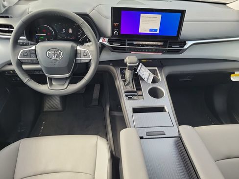 New 2026 Toyota Sienna XLE FWD image 28