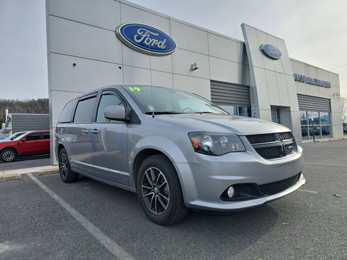 Used 2019 Dodge Grand Caravan SE image 1