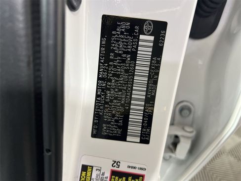 Used 2025 Toyota Camry SE image 30