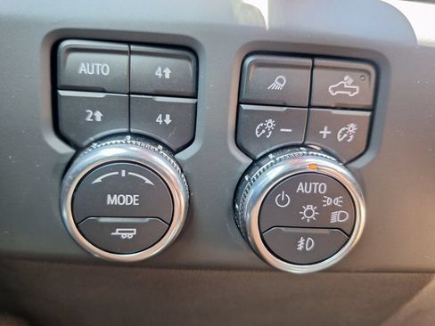 Used 2024 GMC Sierra 1500 AT4 w/ Technology Package AWD/4WD image 12