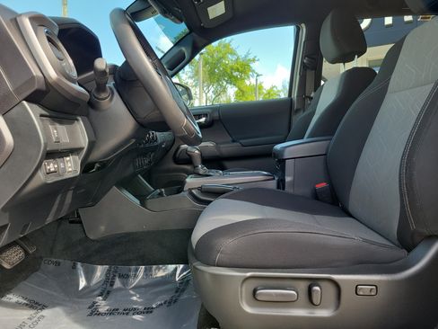 Used 2023 Toyota Tacoma TRD Sport w/ Technology Package AWD/4WD image 11