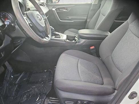 Used 2021 Toyota RAV4 XLE FWD image 21