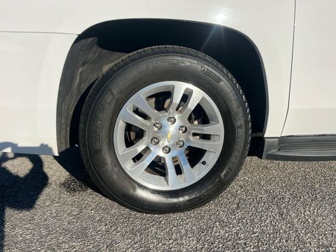 Used 2018 Chevrolet Suburban LT image 38