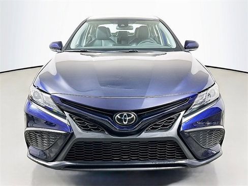 Used 2022 Toyota Camry SE image 2