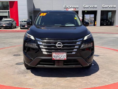 Certified 2025 Nissan Rogue SV FWD image 3