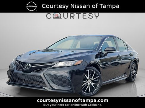 Used 2023 Toyota Camry SE image 1