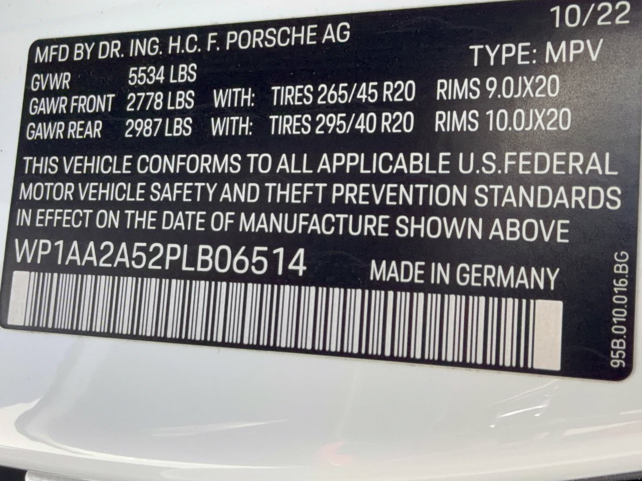 Certified 2023 Porsche Macan AWD/4WD image 32