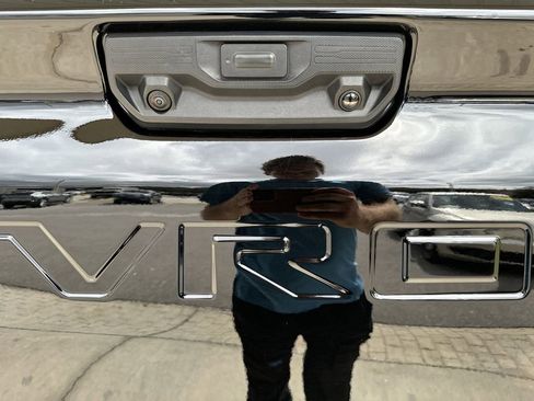 Used 2025 Chevrolet Silverado 2500 LT w/ Convenience Package AWD/4WD image 32