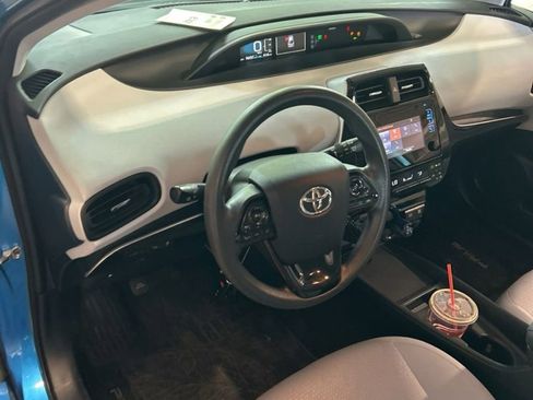 Used 2019 Toyota Prius LE FWD image 4