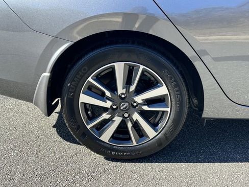 Used 2025 Nissan Versa SV w/ Trunk Package image 18