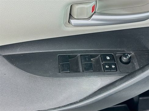 Used 2021 Toyota Corolla LE image 17