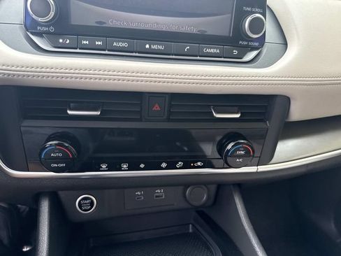 Used 2023 Nissan Rogue SV AWD/4WD image 25