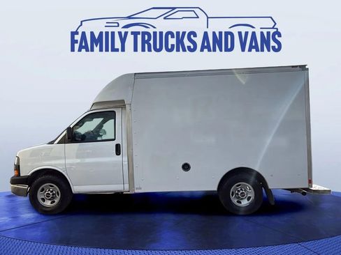 Used 2017 GMC Savana 3500 image 2