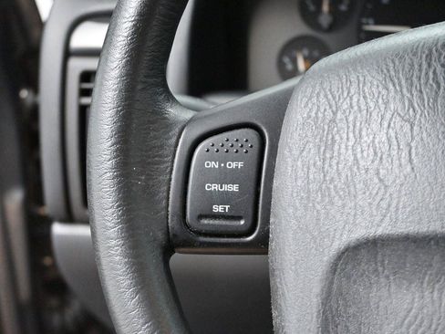 Used 2004 Jeep Grand Cherokee Laredo RWD image 16