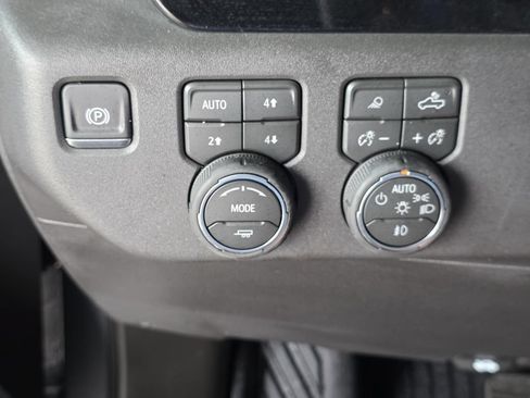 Used 2026 Chevrolet Silverado 1500 LT Trail Boss w/ Safety Package AWD/4WD image 18