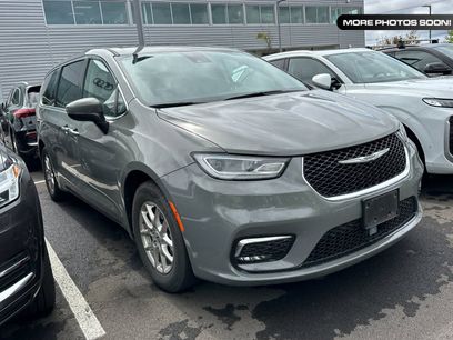 Used 2023 Chrysler Pacifica Touring-L