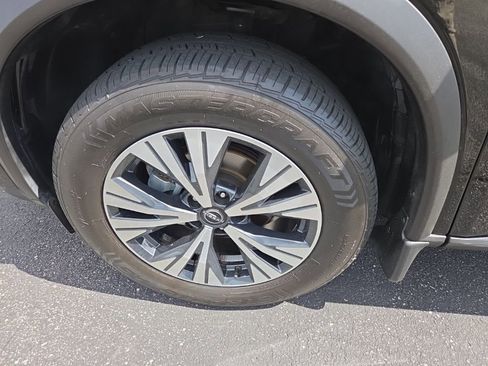 Used 2022 Nissan Rogue SV w/ SV Premium Package image 17