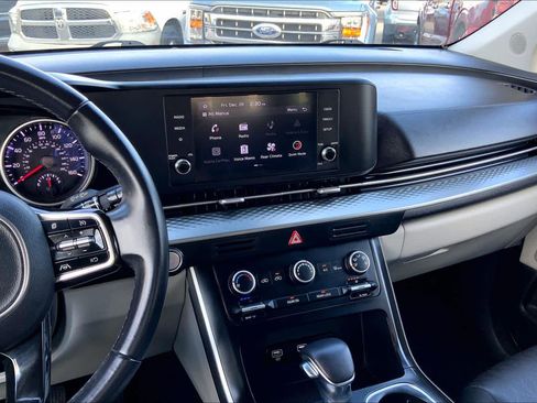 Used 2022 Kia Carnival LX image 6