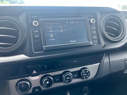 Used 2017 Toyota Tacoma SR AWD/4WD image 12