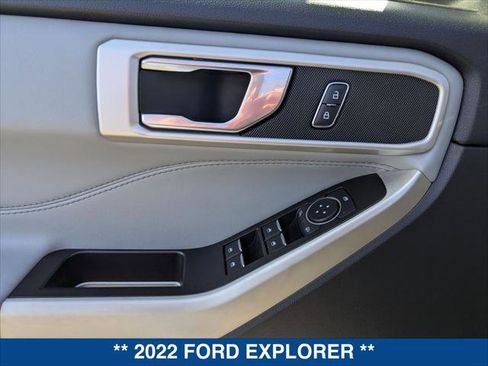 Used 2022 Ford Explorer XLT w/ Equipment Group 202A RWD image 11