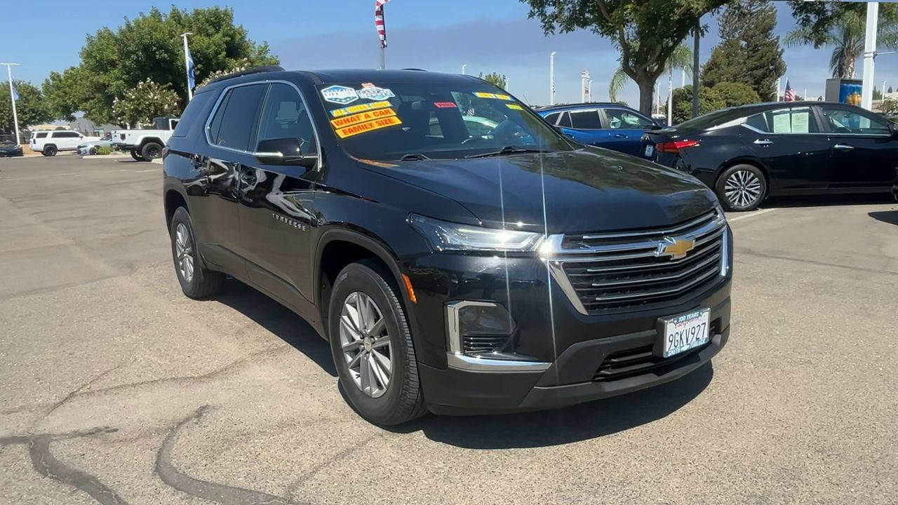 Used 2023 Chevrolet Traverse LT w/ LPO, Cargo Package AWD/4WD image 1