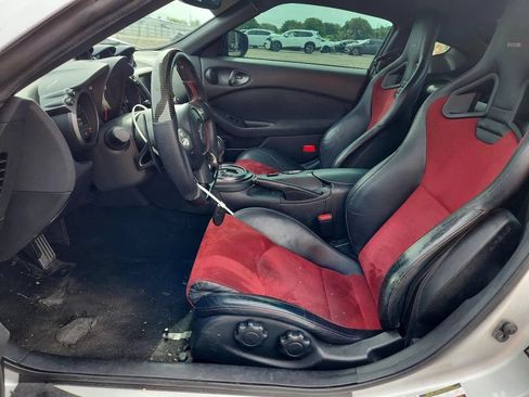 Used 2016 Nissan 370Z NISMO RWD image 7