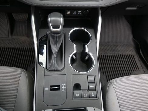 Used 2023 Toyota Highlander LE image 10