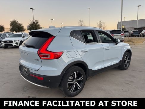Certified 2025 Volvo XC40 B5 Core image 5