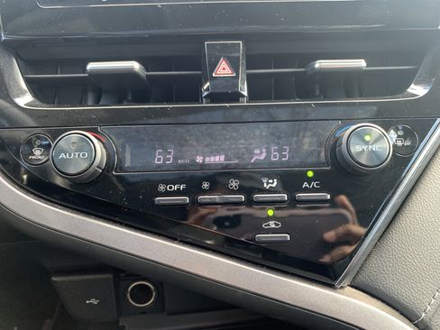 Used 2024 Toyota Camry SE image 29